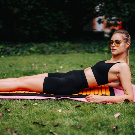 Постелка за акупресура Medivon Chronos, 23х48 см, Хипоалергенна, Подобряване на кръвообращението и съня, Облекчаване на мускулно напрежение, +Чанта, Черен/оранжев