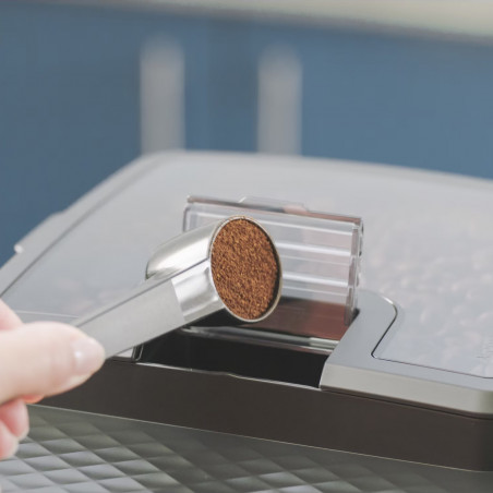 Кафеавтомат Philips EP3341/50 3300 LatteGo, 1500W, 15 bar, 1.8 л, 6 напитки, Керамична мелачка с 12 нива, AquaClean, SilentBrew, AromaExtract, Черен