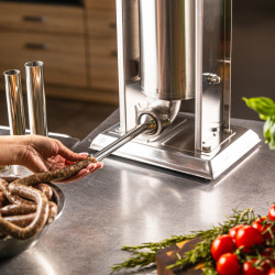 Машина за пълнене на колбаси Klausberg KB 7930, 5 кг, Ръчна, 4 стоманени накрайника, Клапан за обезвъздушаване, Подвижен цилиндър, Инокс