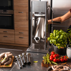 Машина за пълнене на колбаси Klausberg KB 7930, 5 кг, Ръчна, 4 стоманени накрайника, Клапан за обезвъздушаване, Подвижен цилиндър, Инокс