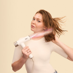 Сешоар Shark HD334EU, 1700W, Дифузер, 3 режима, 3 приставки, Защита от топлинно увреждане, 110°C, Йонизатор, Бял