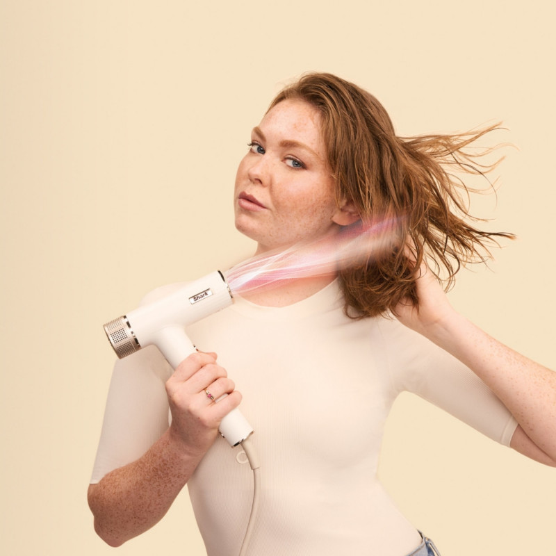 Сешоар Shark HD334EU, 1700W, Дифузер, 3 режима, 3 приставки, Защита от топлинно увреждане, 110°C, Йонизатор, Бял