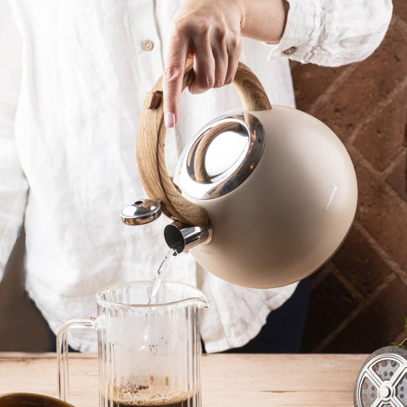 Свирещ чайник Klausberg KB 7956, 3l, Термоизолирана дръжка, Многослойно дъно, Индукция, Бежов