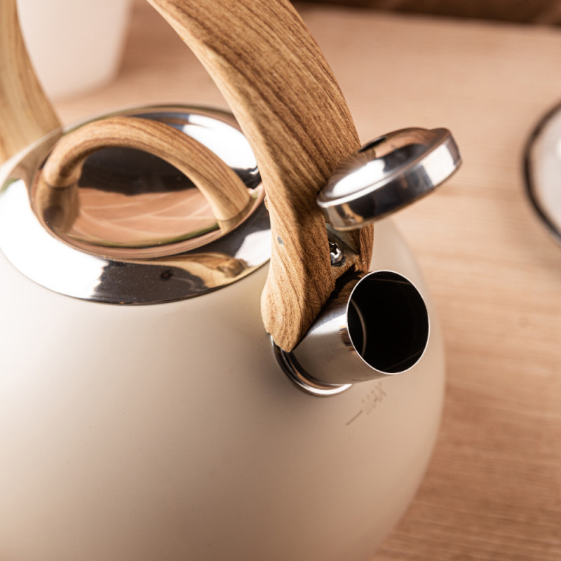 Свирещ чайник Klausberg KB 7956, 3l, Термоизолирана дръжка, Многослойно дъно, Индукция, Бежов