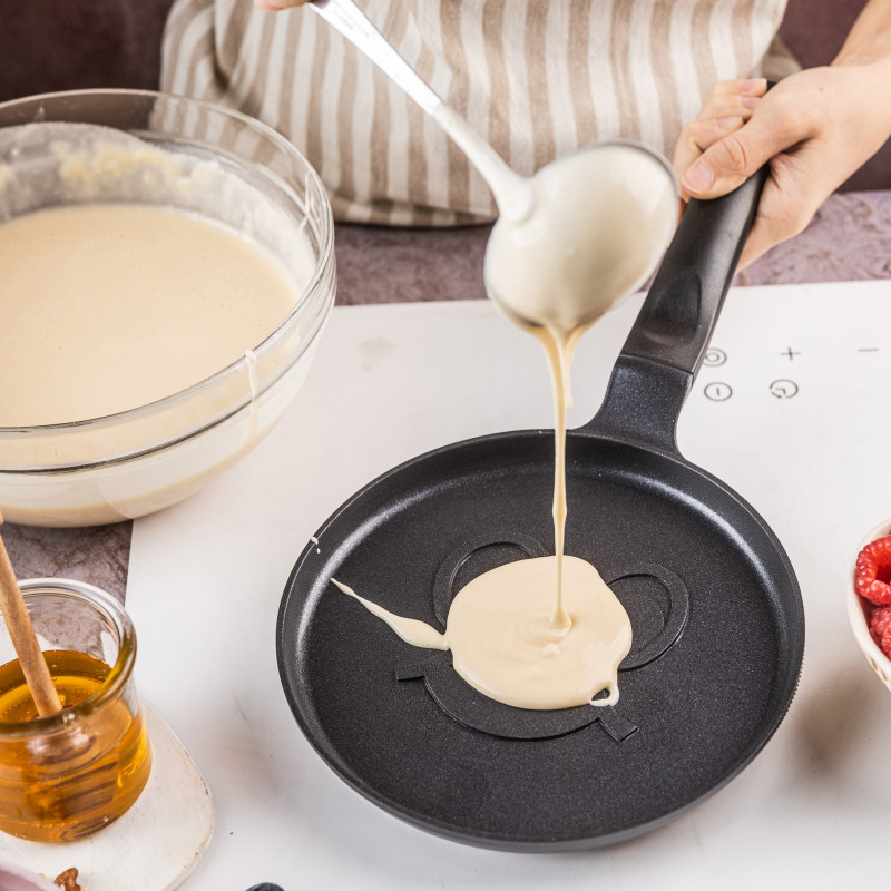 Тиган за палачинки Klausberg KB 7971, 18 см, Релефно дъно с усмивка, Незалепващо покритие, Без PFOA, Индукция, Черен