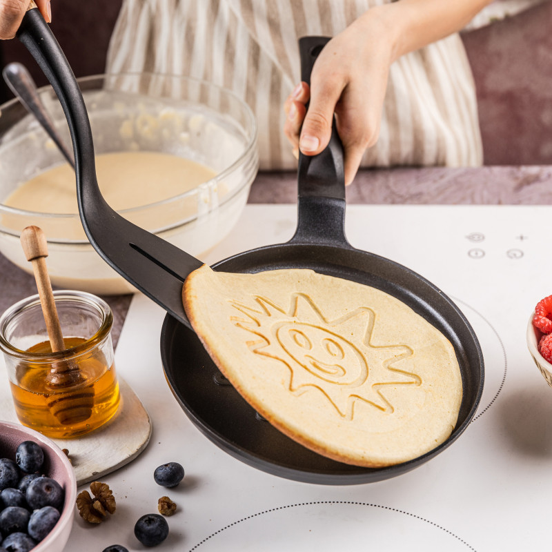 Тиган за палачинки Klausberg KB 7972, 18 см, Релефно дъно със слънце, Незалепващо покритие, Без PFOA, Индукция, Черен