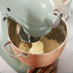 Планетарен миксер KitchenAid Artisan Blossom Exclusive Design 5KSM180LEELB, 300W, 4.7 л, Direct drive, 10 скорости, Накланяща се глава, Купа от кована мед, Билково зелен