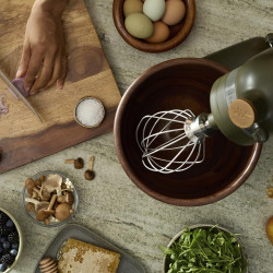 Планетарен миксер KitchenAid Artisan Evergreen 5KSM180WSEEG, 300W, 4.7 л, Direct drive, 10 скорости, Накланяща се глава, Купа от орехово дърво, Тъмнозелен/кафяв