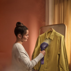 Уред за гладене с пара Philips STH7050/30, 1500W, 100 + 200 мл, 28 г/мин, OptimalTEMP, Регулируема глава, 2 нива на пара, Аксесоари, Черен/лилав