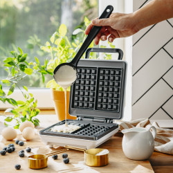 Гофретник Mesko MS 3091, 1800W, Незалепващо покритие, 2 плочи, Неплъзгащи се крачета, Бял