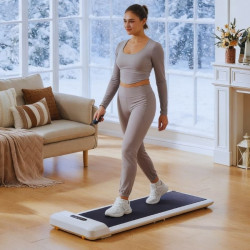 Бягаща пътека Xiaomi Kingsmith WalkingPad C2 WPS1F, 1 к.с, До 100 кг, 0.5/6 км/ч, Wi-Fi, LED, Bluetooth, Мобилно приложение, Сгъваема, Бял