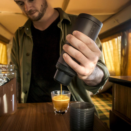 Преносима еспресо машина Wacaco Pixapresso, 20 bar, 9000 mAh, 120 мл, Мляно + капсули, LED тъч контрол, Тъмно бордо