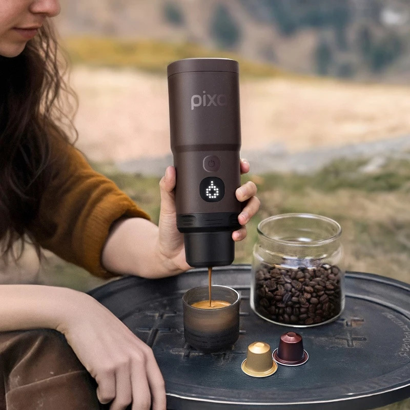 Преносима еспресо машина Wacaco Pixapresso, 20 bar, 9000 mAh, 120 мл, Мляно + капсули, LED тъч контрол, Тъмно бордо