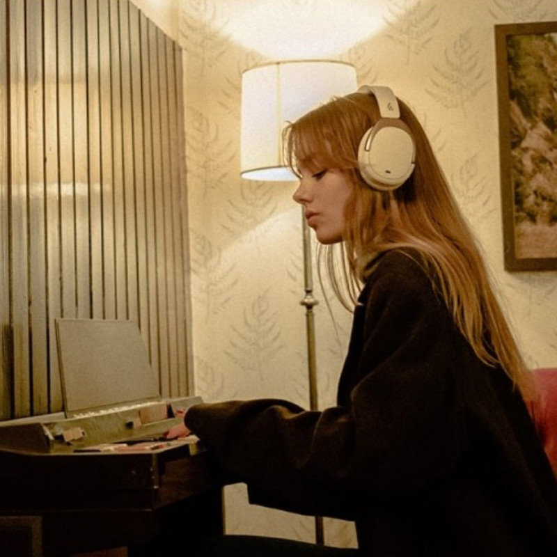 Безжични слушалки Edifier WH950NB Ivory, 40 мм, 55 часа, Динамични драйвери с титаниево покритие, 3 режима, Таймер, Bluetooth V5.3, ANC, ENC, Hi-Res, Бежов