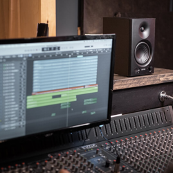 Тонколони Edifier MR4 BL, 42W RMS, RCA, AUX, TRS, Високо и нискочестотни говорители 1"/4", 2 режима, Черен