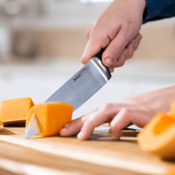 Кухненски нож Tefal K297S244, 20 см, Неръждаема стомана, Поставка с вградено точило, Предпазител за пръсти, Черен