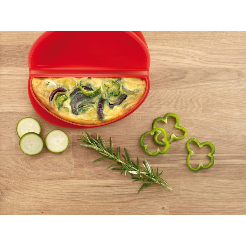 Съд за приготвяне на омлет в микровълнова Lekue 1009029, 23х10х3.5 см, Платинен силикон, От -60 до +220C, Прозрачен/Червен