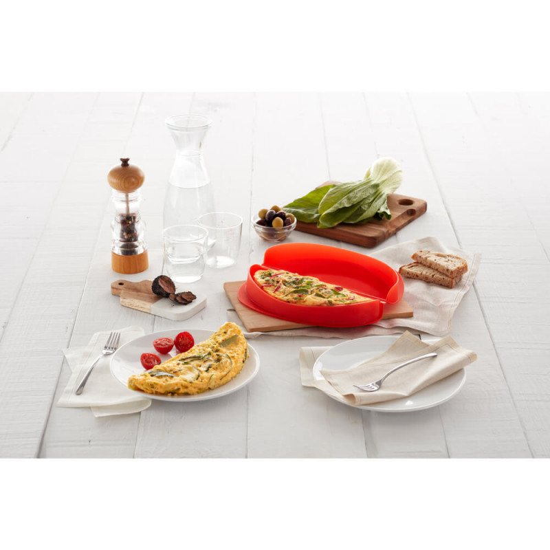 Съд за приготвяне на омлет в микровълнова Lekue 1009029, 23х10х3.5 см, Платинен силикон, От -60 до +220C, Прозрачен/Червен