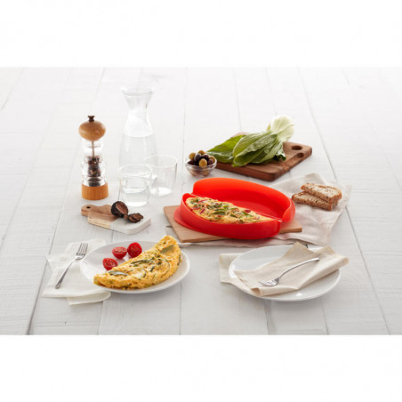 Съд за приготвяне на омлет в микровълнова Lekue 1009029, 23х10х3.5 см, Платинен силикон, От -60 до +220C, Прозрачен/Червен