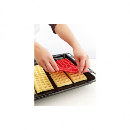 Комплект 2 форми за печене на гофрети Lekue 1009047, 500 мл, -60C / +220C, Платинен силикон, Червен