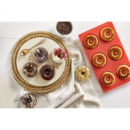 Форма за понички Lekue 1010164, 30.5x17.5x3.2 см, 540 мл, От -60 до +220C, Платинен силикон, Червен