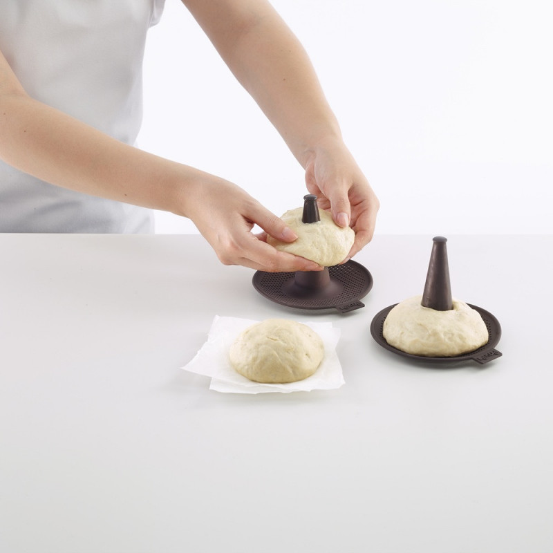 Комплект форми за приготвяне на бейгъли Lekue 1010176, 6 броя, 13.5х12.5х10.3 см, Микроперфорирани, -60/+220°C, Кафяв