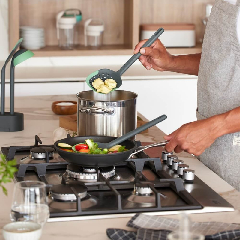 Лъжица решетъчна Lekue 1010183, 29x6.4x9.5 см, От +4 до +220C, Издръжлив на драскотини, Полиестерна смола, Зелен