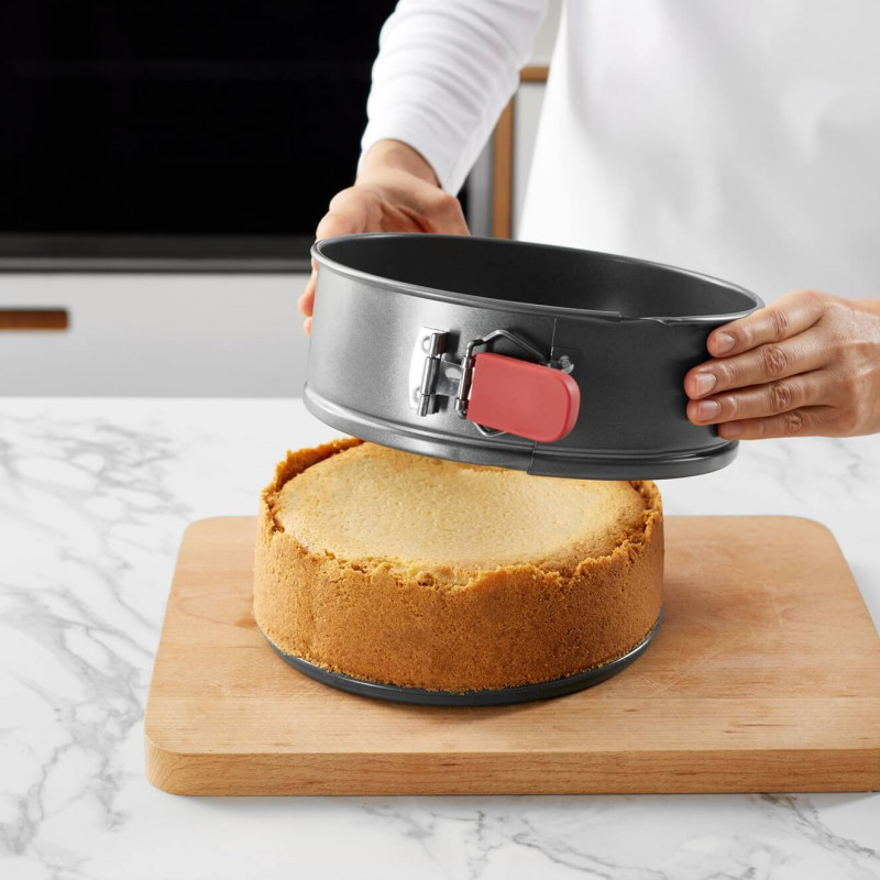 Форма за печене с падащо дъно Lekue 1009475, Ø24 см, Керамично незалепващо покритие, Карбонова стомана, От +4°C до +240°C, Черен/Червен