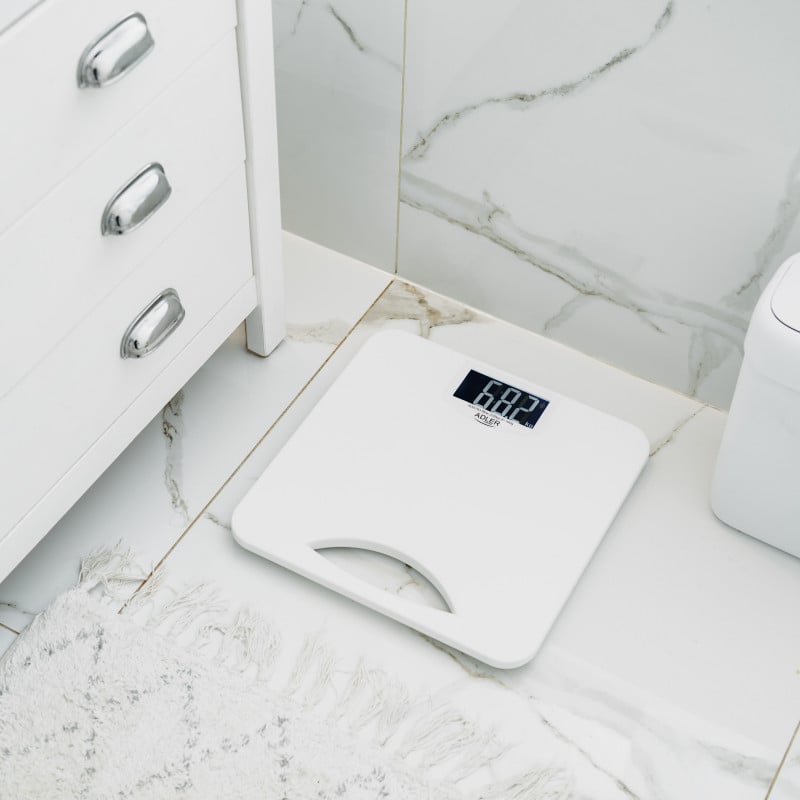 Кантар Adler AD 8193, До 250 кг, LCD, Индикатори за батерия и претоварване, Неплъзгащ се, Бял