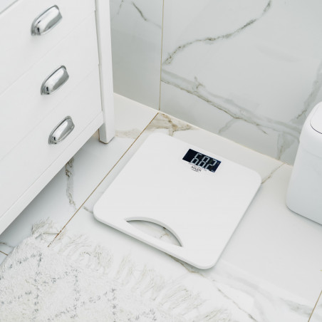 Кантар Adler AD 8193, До 250 кг, LCD, Индикатори за батерия и претоварване, Неплъзгащ се, Бял