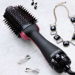Електрическа четка за стилизиране и сушене REVLON Pro Collection RVDR5222, 800W, 3 степени, 2 скорости, Керамично покритие, Йонизация, Студен връх, Черен/розов