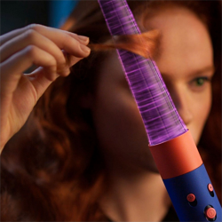 Маша за коса Dyson 596926-01 HS08 Airwrap i.d.™ T1/T2 RdVe/Gd Straight + Wavy, 1300W, 13.5 l/s, Автоматично къдрене, Йонизиране, 3 скорости, 3 температури, Bluetooth, Червено кадифе/златист