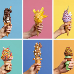 Машина за сладолед 13-в-1 Ninja CREAMi Scoop & Swirl™ NC701EUSTGD, 800W, 13 програми, 3-степенен лост за фунийки, CreamiFit, Creamify, 2 купички 473 мл, Персонализация, Кремав/златист