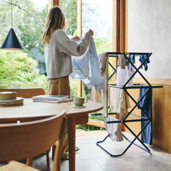 Сушилник за дрехи Joseph Joseph AirFrame™ 5000024, 16 м, 3 нива, Сгъваем, Заключващ механизъм, Удължени релси за дълги дрехи, Черен/жълт