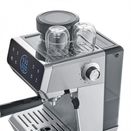 Еспресо машина Caso EspressoGourmet&Grind, 1500W, 20 bar, 1.8 л, Ulka, Pre-infusion, Cold Brew Сензорно управление, Мелачка, Портафилтър, Инокс