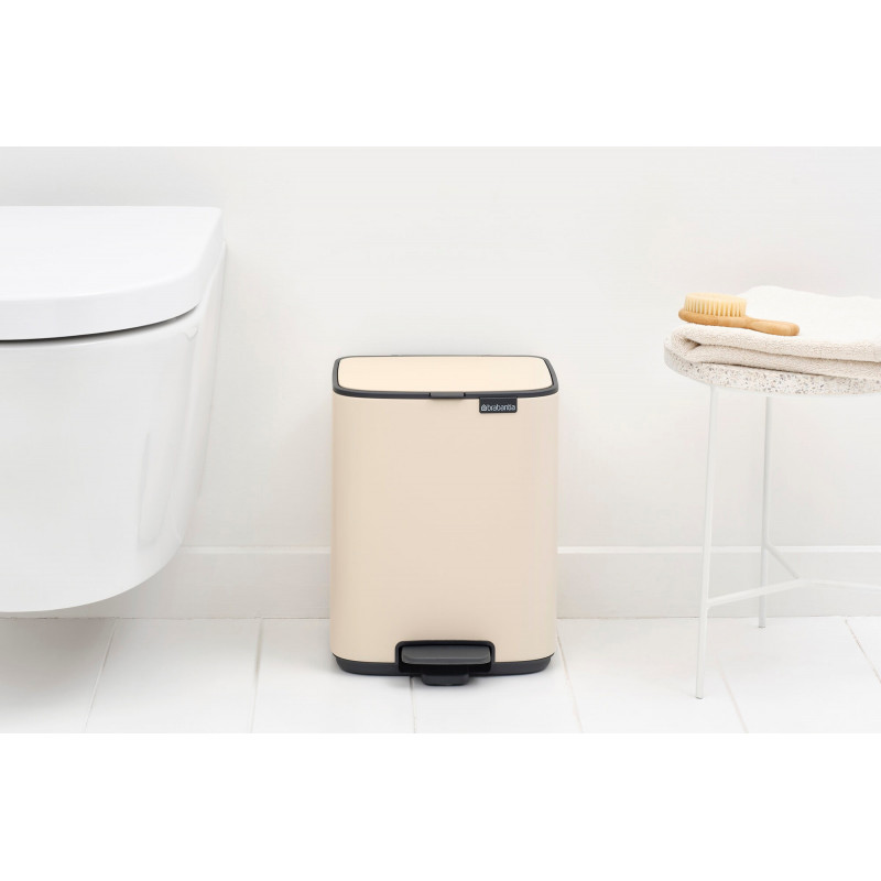 Кош за боклук Brabantia Bo Pedal 1010077, 7 л, Плавно затваряне, Гумирана основа, Бежов