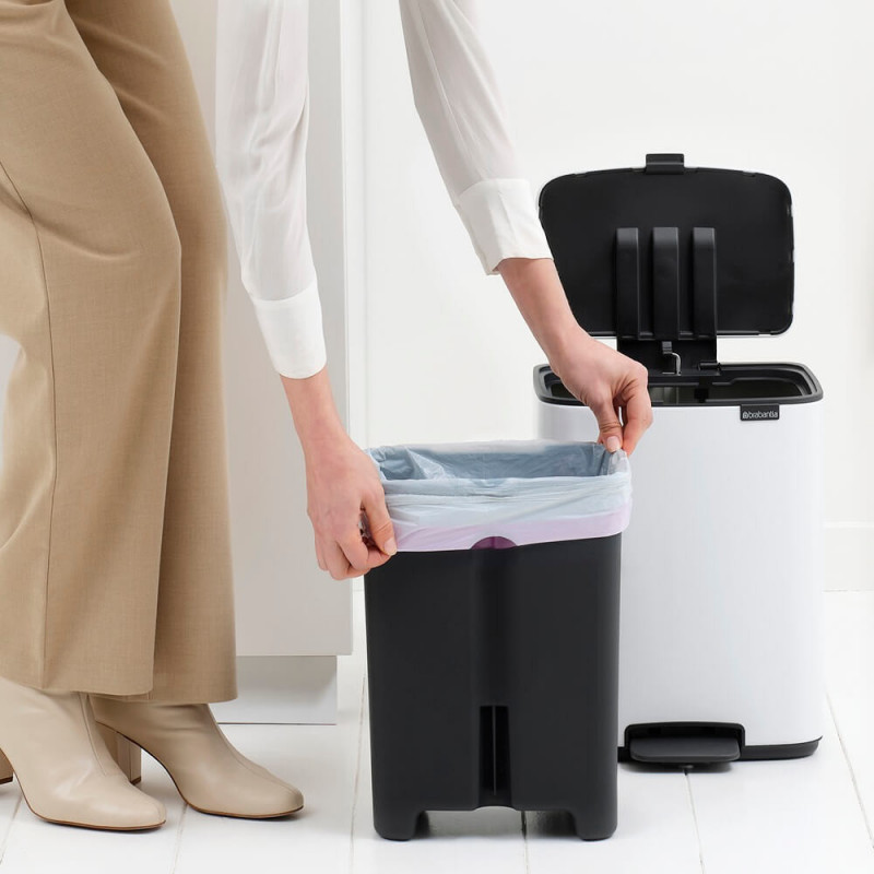 Кош за боклук Brabantia Bo Pedal 1010119, 12 л, Леко затваряне, Противоплъзгаща основа, Бял
