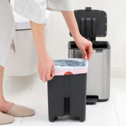 Кош за боклук Brabantia Bo Pedal 1010142, 7 л, Плавно затваряне, Гумирана основа, Устойчив на пръстови отпечатъци, Инокс