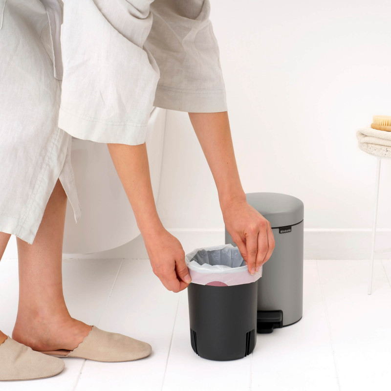 Кош за боклук с педал Brabantia NewIcon 1010433, 3 л, Плавно затваряне, Противоплъзгаща основа, Светлосив