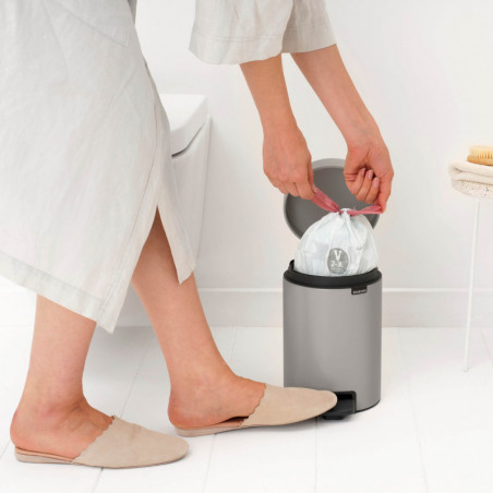 Кош за боклук с педал Brabantia NewIcon 1010433, 3 л, Плавно затваряне, Противоплъзгаща основа, Светлосив