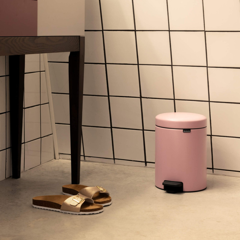 Кош за боклук с педал Brabantia NewIcon 1010439, 5 л, Леко затваряне, Противоплъзгаща основа, Розов