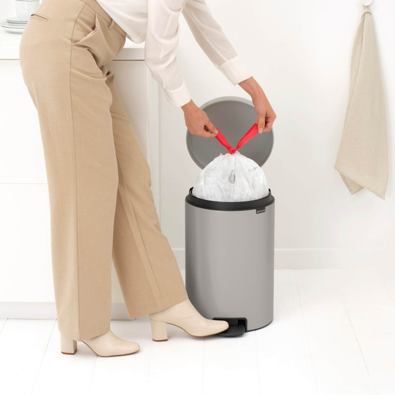 Кош за боклук с педал Brabantia NewIcon 1010441, 20 л, Плавно затваряне, Противоплъзгаща основа, Светлосив