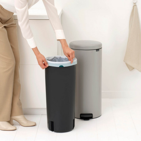 Кош за боклук с педал Brabantia NewIcon 1010442, 30 л, Плавно затваряне, Противоплъзгаща основа, Светлосив