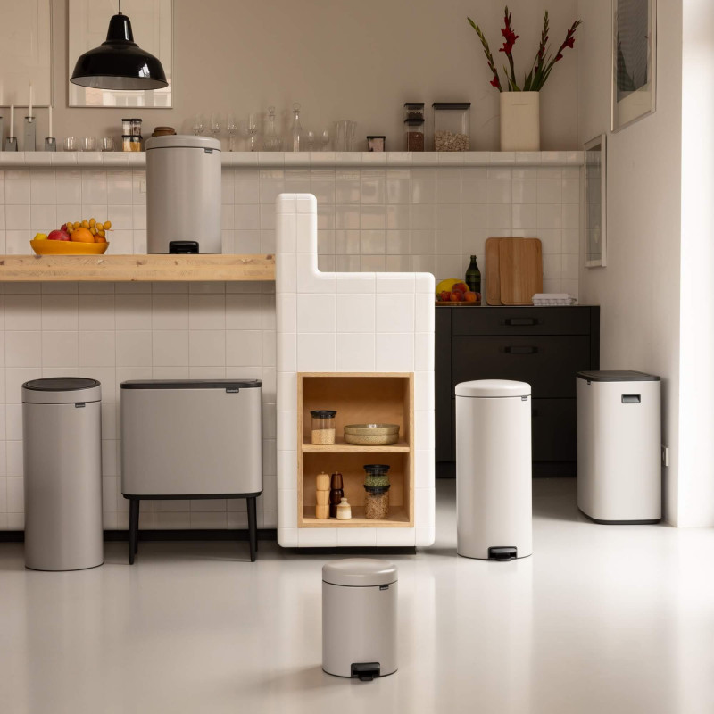 Кош за боклук с педал Brabantia NewIcon 1010442, 30 л, Плавно затваряне, Противоплъзгаща основа, Светлосив