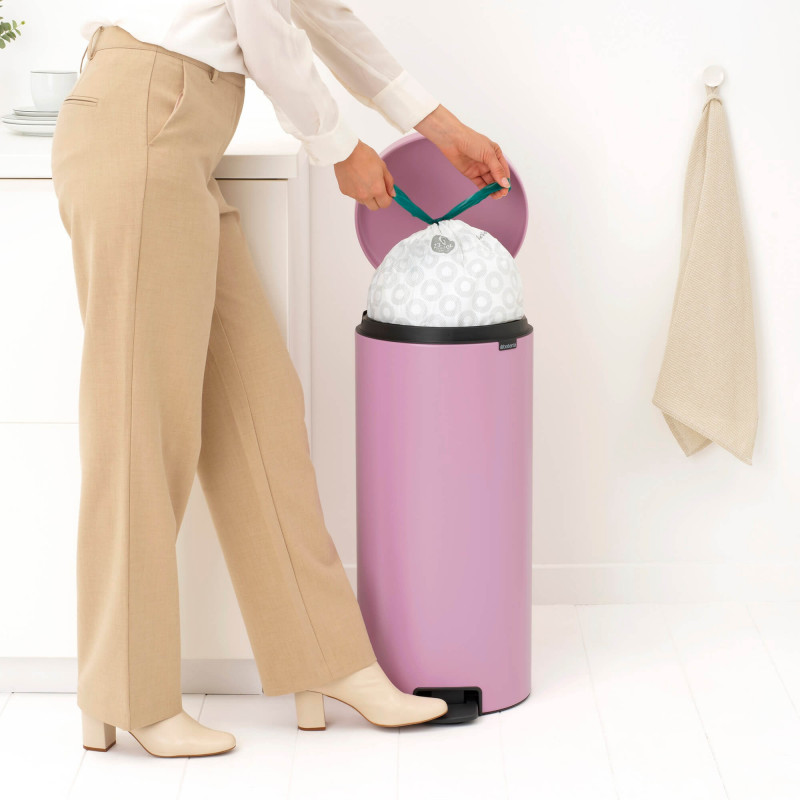 Кош за боклук с педал Brabantia NewIcon 1010443, 30 л, Плавно затваряне, Противоплъзгаща основа, Розов