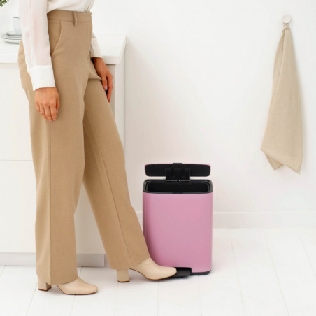 Кош за боклук Brabantia Bo Pedal 1010446, 12 л, Леко затваряне, Противоплъзгаща основа, Розов
