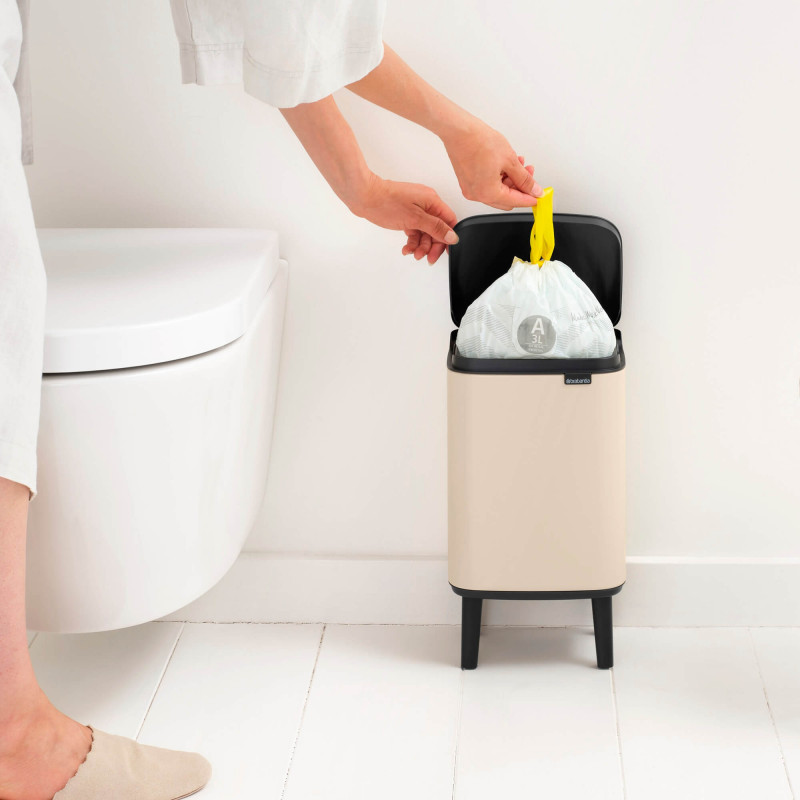 Кош за боклук Brabantia Bo Small Hi 1010460, 4 л, Плавно и безшумно отваряне, Противоплъзгаща основа, Бежов