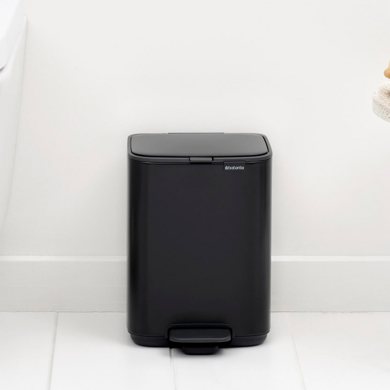Кош за боклук Brabantia Bo Pedal 1010136, 4 л, Леко затваряне, Противоплъзгаща основа, Черен
