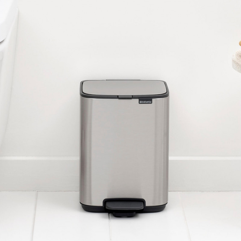 Кош за боклук Brabantia Bo Pedal 1010141, 4 л, Леко затваряне, Противоплъзгаща основа, Устойчив на пръстови отпечатъци, Инокс/Мат