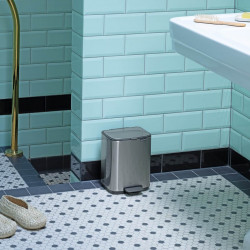 Кош за боклук Brabantia Bo Pedal 1010141, 4 л, Леко затваряне, Противоплъзгаща основа, Устойчив на пръстови отпечатъци, Инокс/Мат
